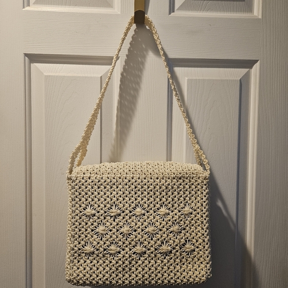 Vintage 70s Shoulder Bag With Brass Turn Lock - Picture 2 of 9